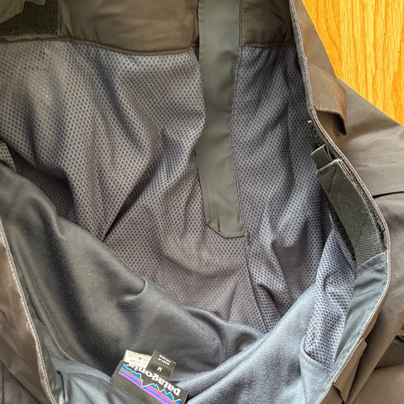 Patagonia sz M Black Men's waterproof snow ski Pants not lined great condition - Picture 8 of 8